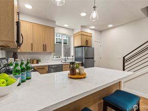 105 C NW 39th Street, Seattle WA 98107