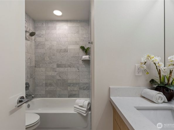 105 C NW 39th Street, Seattle WA 98107