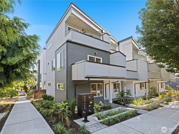 105 C NW 39th Street, Seattle WA 98107