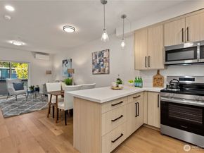 105 C NW 39th Street, Seattle WA 98107