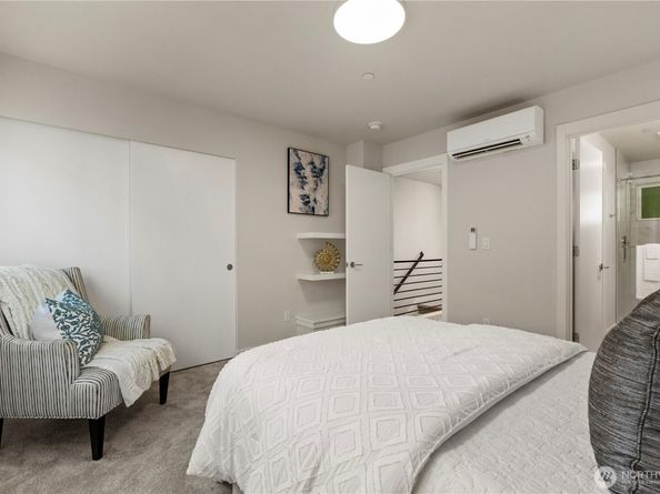 105 C NW 39th Street, Seattle WA 98107