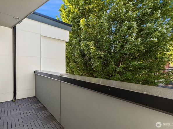 105 C NW 39th Street, Seattle WA 98107