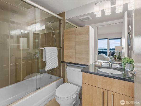 1415 2nd Avenue NE 1801, Seattle WA 98101