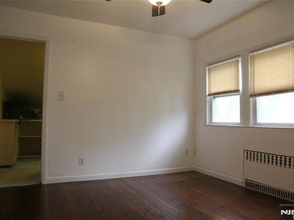 586 Hillside Street, Ridgefield NJ 07657