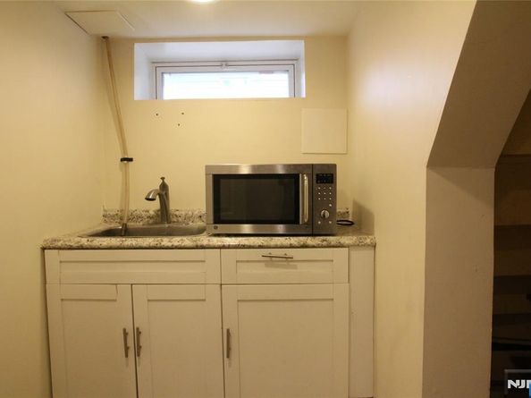 586 Hillside Street, Ridgefield NJ 07657