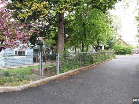 586 Hillside Street, Ridgefield NJ 07657