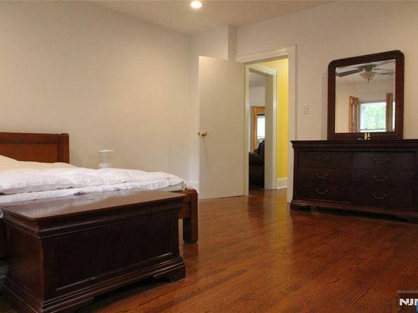 586 Hillside Street, Ridgefield NJ 07657