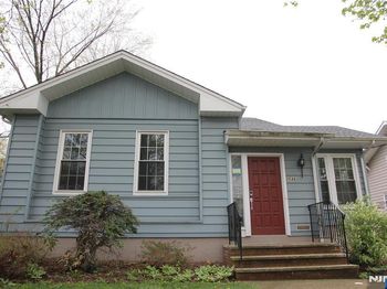 586 Hillside Street