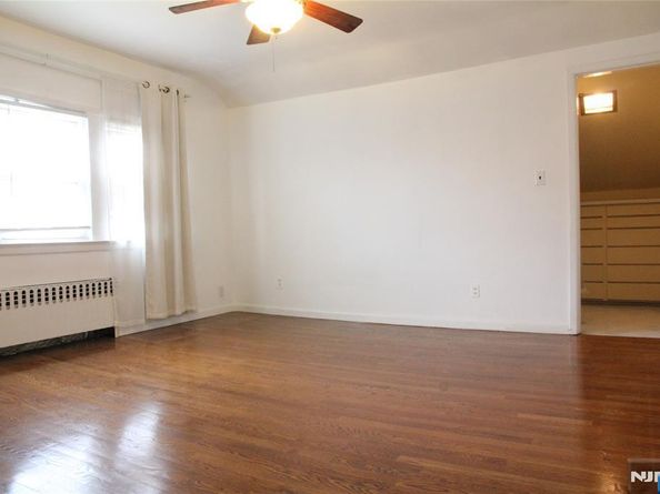 586 Hillside Street, Ridgefield NJ 07657