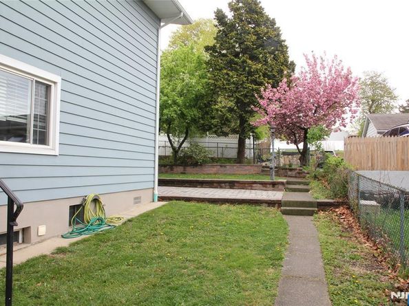 586 Hillside Street, Ridgefield NJ 07657