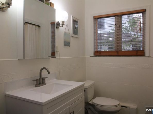 586 Hillside Street, Ridgefield NJ 07657