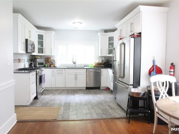 586 Hillside Street, Ridgefield NJ 07657