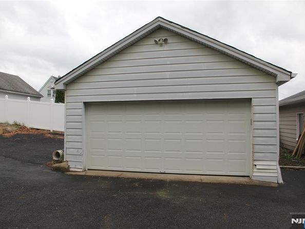 586 Hillside Street, Ridgefield NJ 07657