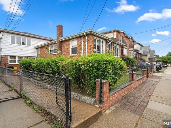 209 8th Street, Fairview NJ 07022