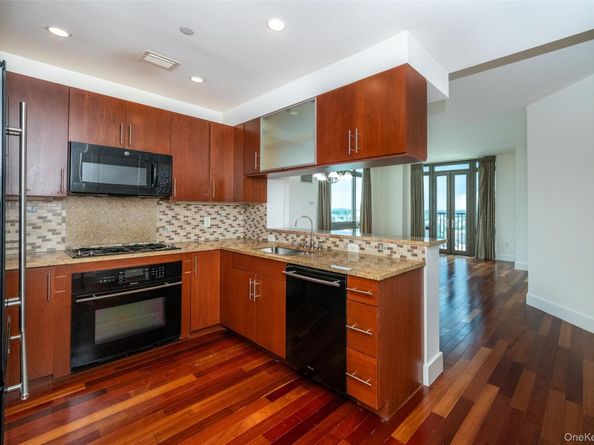 175 Huguenot Street 1607, New Rochelle NY 10801