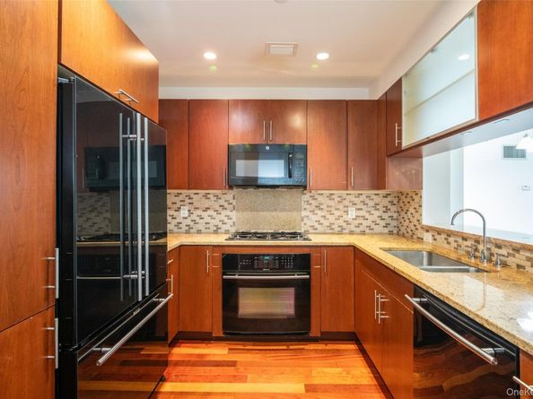 175 Huguenot Street 1607, New Rochelle NY 10801