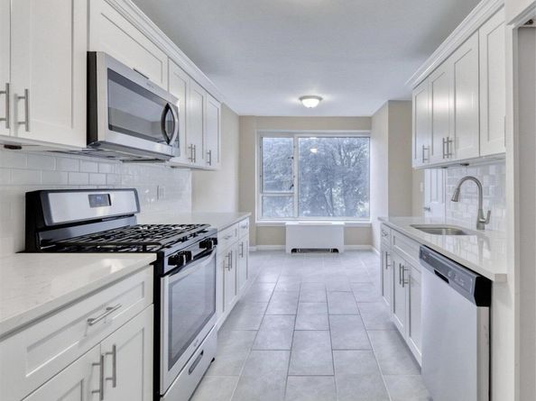 166-25 Powells Cove Boulevard 4D, Beechhurst NY 11357