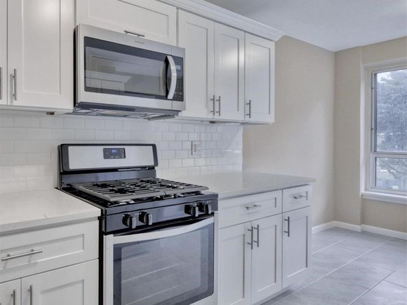 166-25 Powells Cove Boulevard 4D, Beechhurst NY 11357