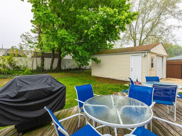 257 South 11th Street Street, Lindenhurst NY 11757