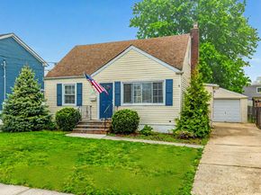 257 South 11th Street Street, Lindenhurst NY 11757