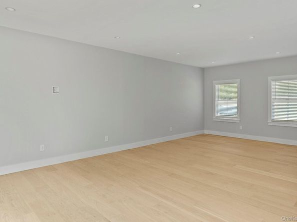 7 Fanning Avenue, Hampton Bays NY 11946