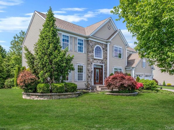 29 Pinehurst Drive, Mount Sinai NY 11766