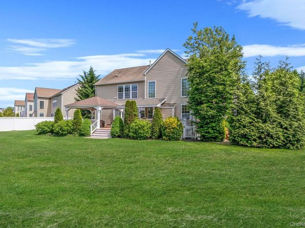 29 Pinehurst Drive, Mount Sinai NY 11766