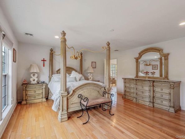 29 Pinehurst Drive, Mount Sinai NY 11766
