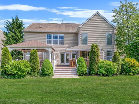 29 Pinehurst Drive, Mount Sinai NY 11766
