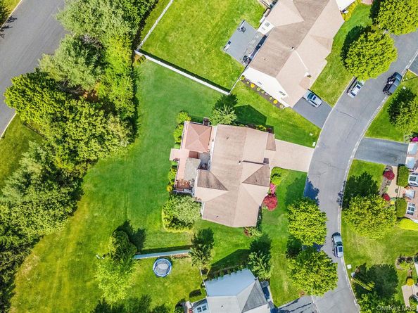 29 Pinehurst Drive, Mount Sinai NY 11766