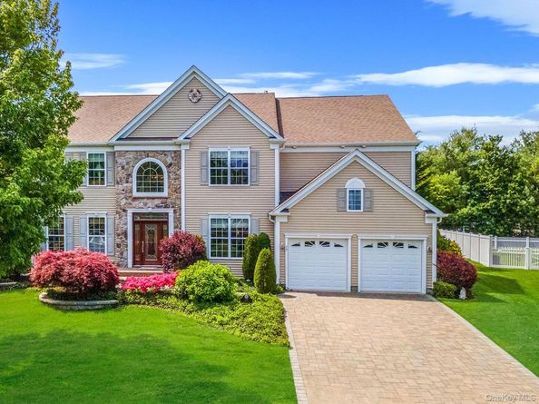 29 Pinehurst Drive, Mount Sinai NY 11766