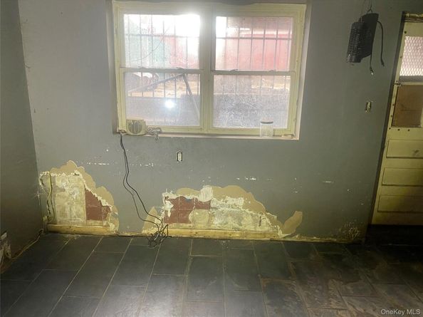 2713 Eastchester Road, Bronx NY 10469