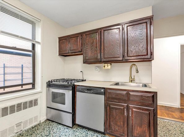 141-05 Pershing Crescent 117, Briarwood NY 11435