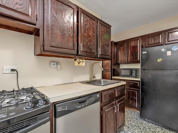 141-05 Pershing Crescent 117, Briarwood NY 11435