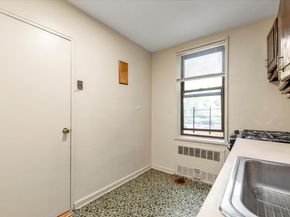141-05 Pershing Crescent 117, Briarwood NY 11435