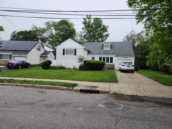 1055 Melissa Lane, North Bellmore NY 11710