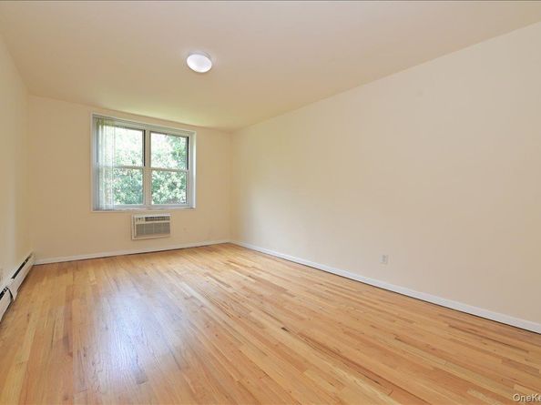 25 CANTERBURY Road 3T, Great Neck NY 11021
