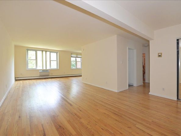 25 CANTERBURY Road 3T, Great Neck NY 11021