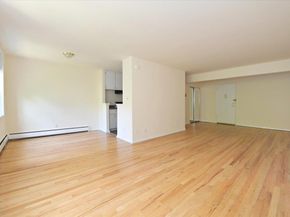 25 CANTERBURY Road 3T, Great Neck NY 11021