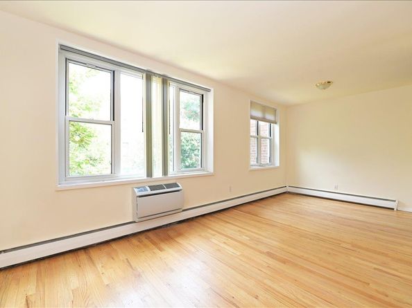 25 CANTERBURY Road 3T, Great Neck NY 11021