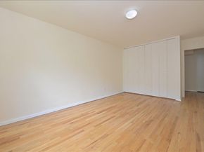 25 CANTERBURY Road 3T, Great Neck NY 11021