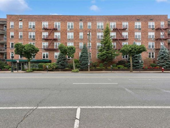 504 Merrick Rd 4E, Lynbrook NY 11563
