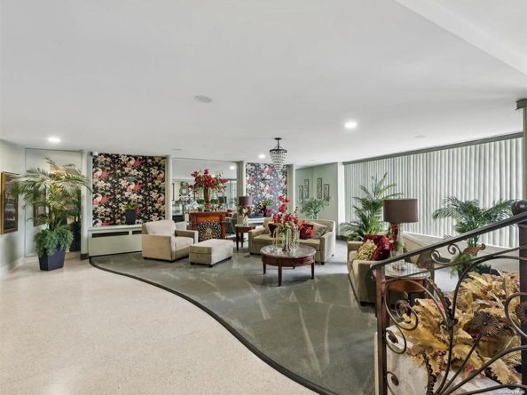 504 Merrick Rd 4E, Lynbrook NY 11563