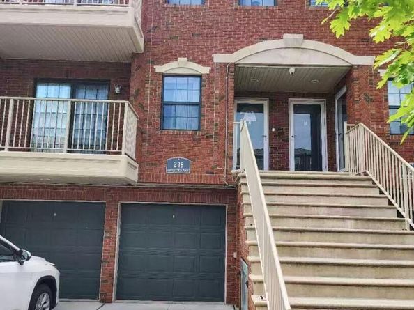 2-18 A Constitution Place 173, College Point NY 11356