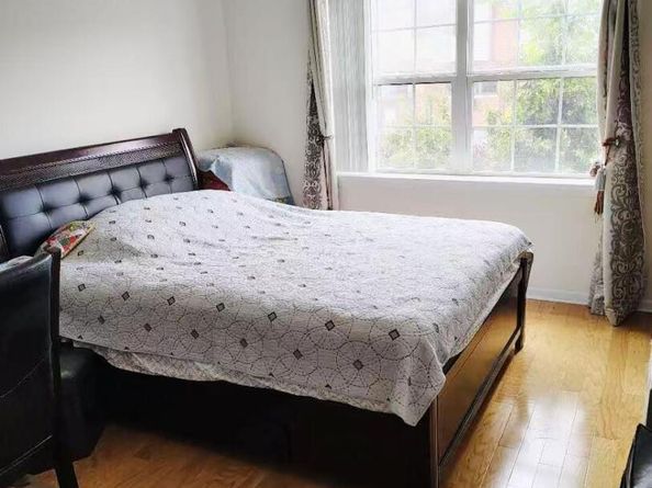 2-18 A Constitution Place 173, College Point NY 11356