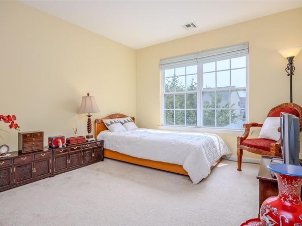 9 Avolet Court, Mount Sinai NY 11766