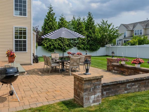 9 Avolet Court, Mount Sinai NY 11766