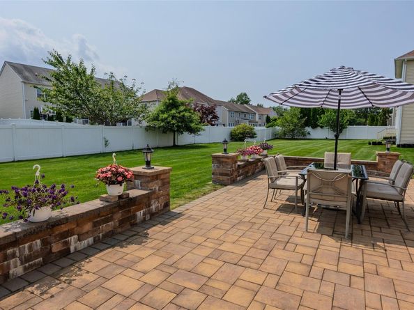 9 Avolet Court, Mount Sinai NY 11766