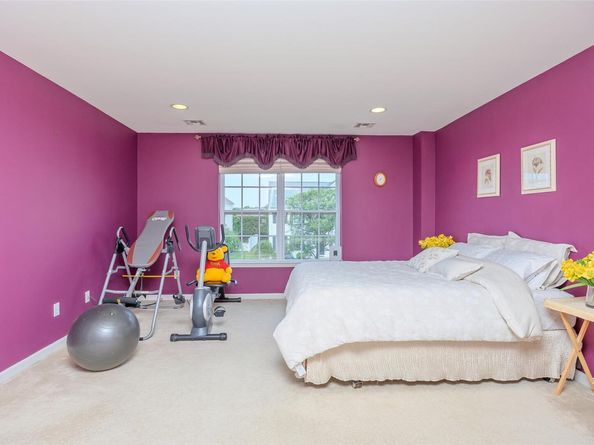 9 Avolet Court, Mount Sinai NY 11766