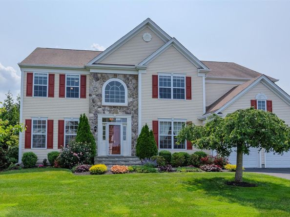 9 Avolet Court, Mount Sinai NY 11766
